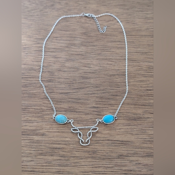 Chic Silver Necklace with Turquoise Accents - Picture 3 of 8